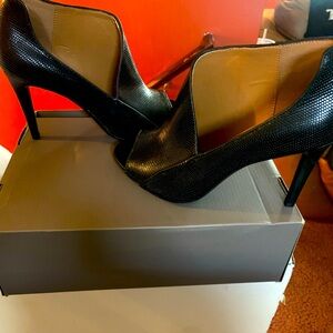 Calvin Klein Nastassia Ankle peep toe heels Black shiny lizard - Size 7